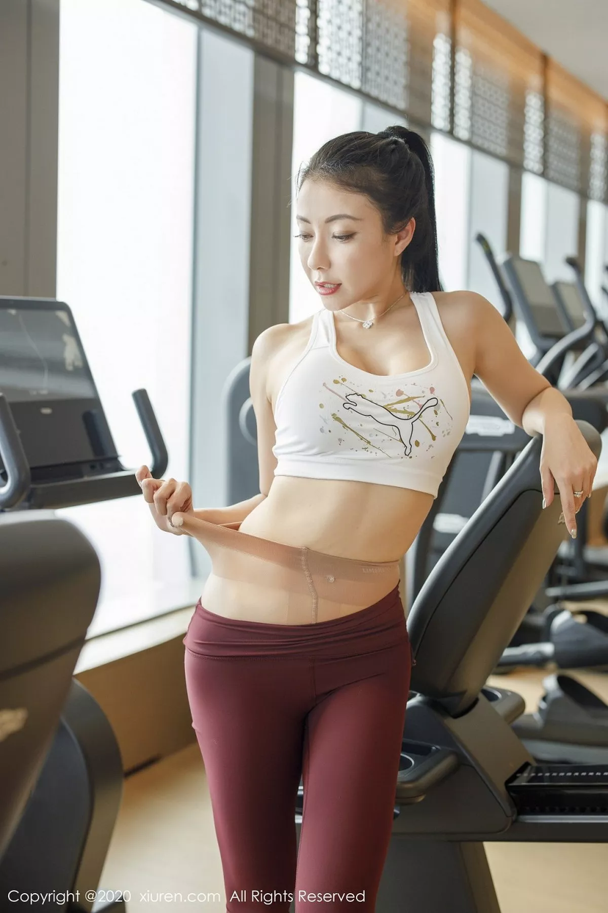 秀人集.com_[XiuRen秀人网]No.2332_御姐果儿Victoria时尚运动内衣浴室里无内肉丝湿身诱惑写真43P