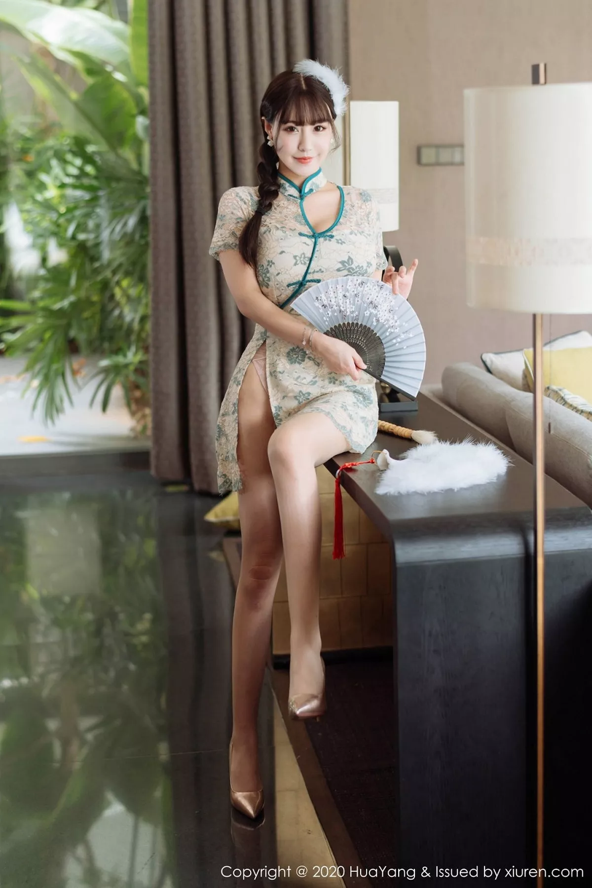 秀人集.com_[HuaYang花漾]Vol.256_女神朱可儿Flower三亚旅拍典雅韵味旗袍配蕾丝内衣诱惑写真56P