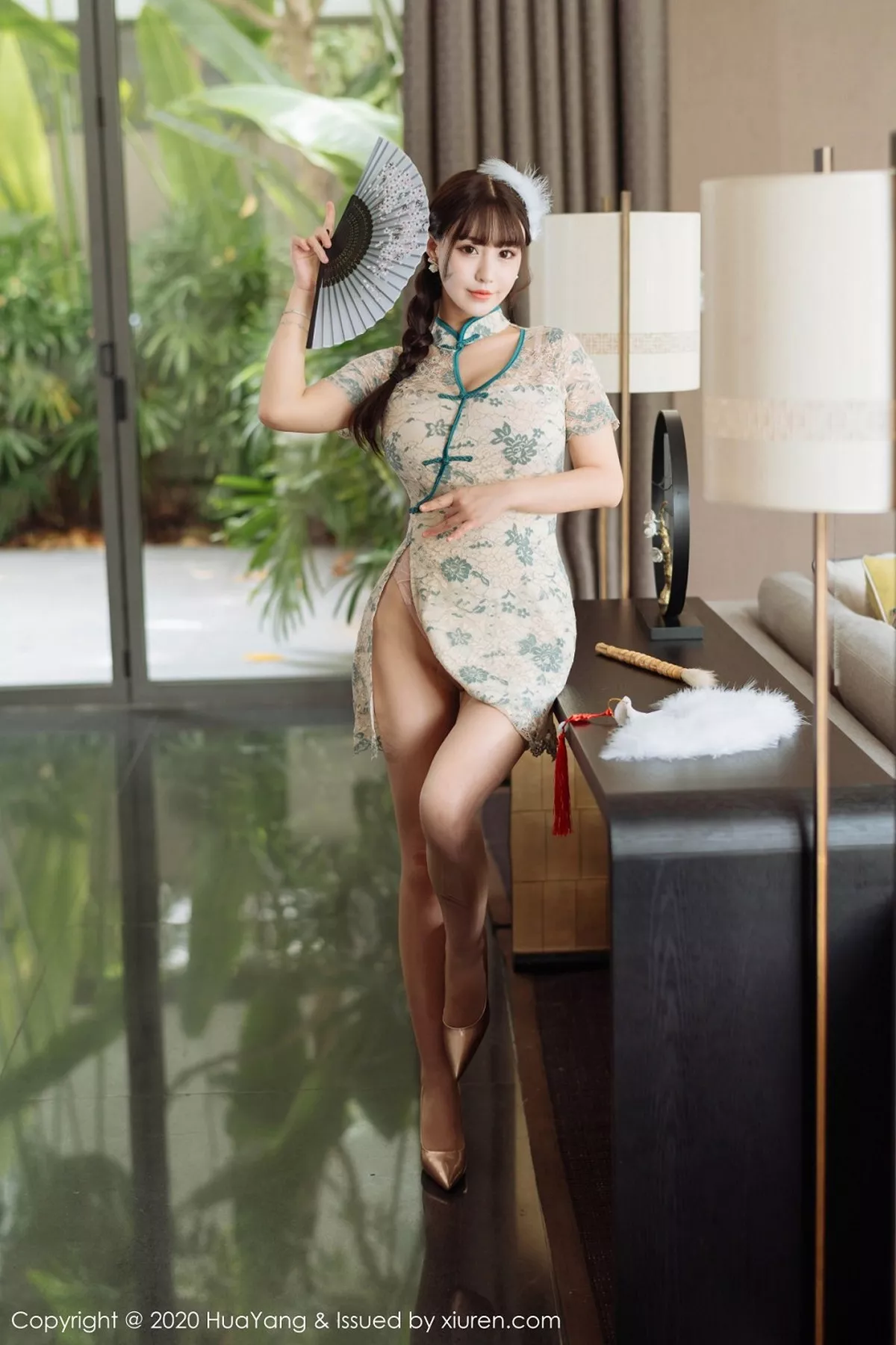 秀人集.com_[HuaYang花漾]Vol.256_女神朱可儿Flower三亚旅拍典雅韵味旗袍配蕾丝内衣诱惑写真56P