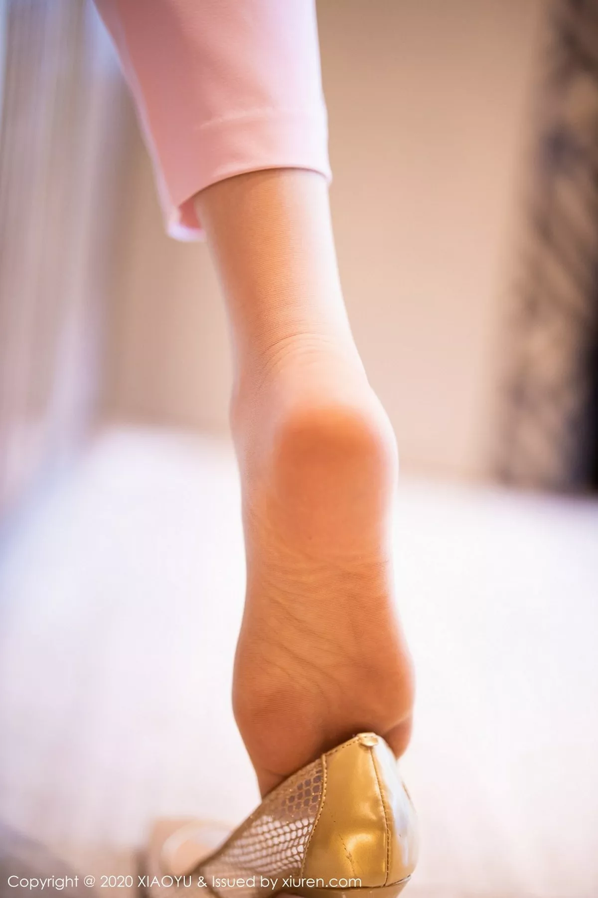 秀人集.com_[XiaoYu画语界]Vol.327_女神黄乐然私房粉色西装半脱露蕾丝吊袜秀美腿性感写真116P