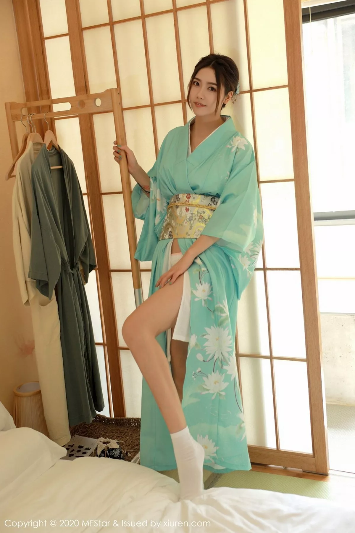 秀人集.com_[MFStar模范学院]Vol.332_嫩模方子萱私房床上日系和服半脱秀完美身材诱惑写真71P