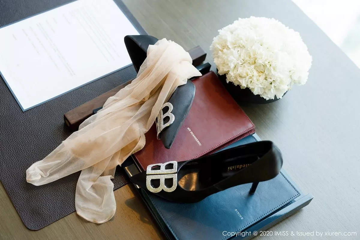 秀人集.com_[IMISS爱蜜社]Vol.471_女神Angela小热巴经典职业秘书装半脱露性感内衣诱惑写真68P