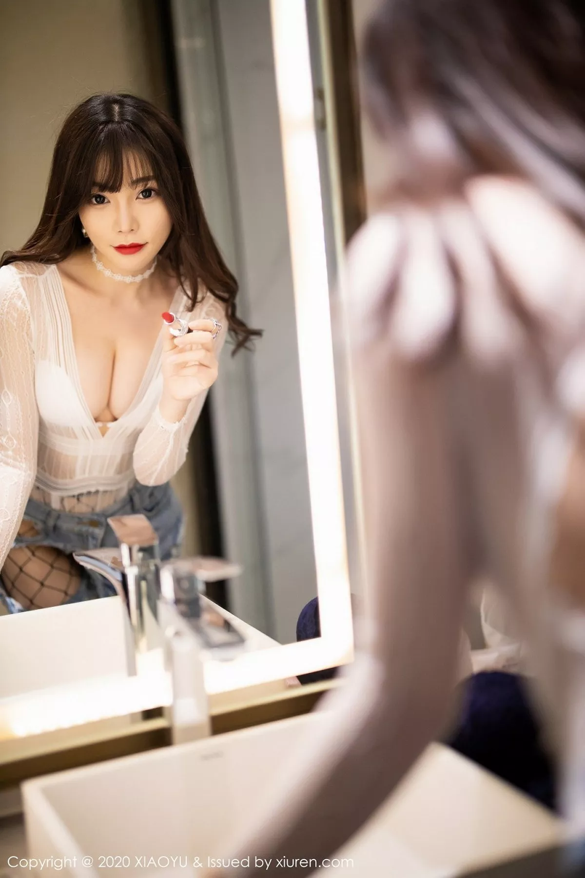 秀人集.com_[XiaoYu画语界]Vol.329_女神芝芝Booty私房脱牛仔短裤黑丝渔网秀翘臀极致诱惑写真74P