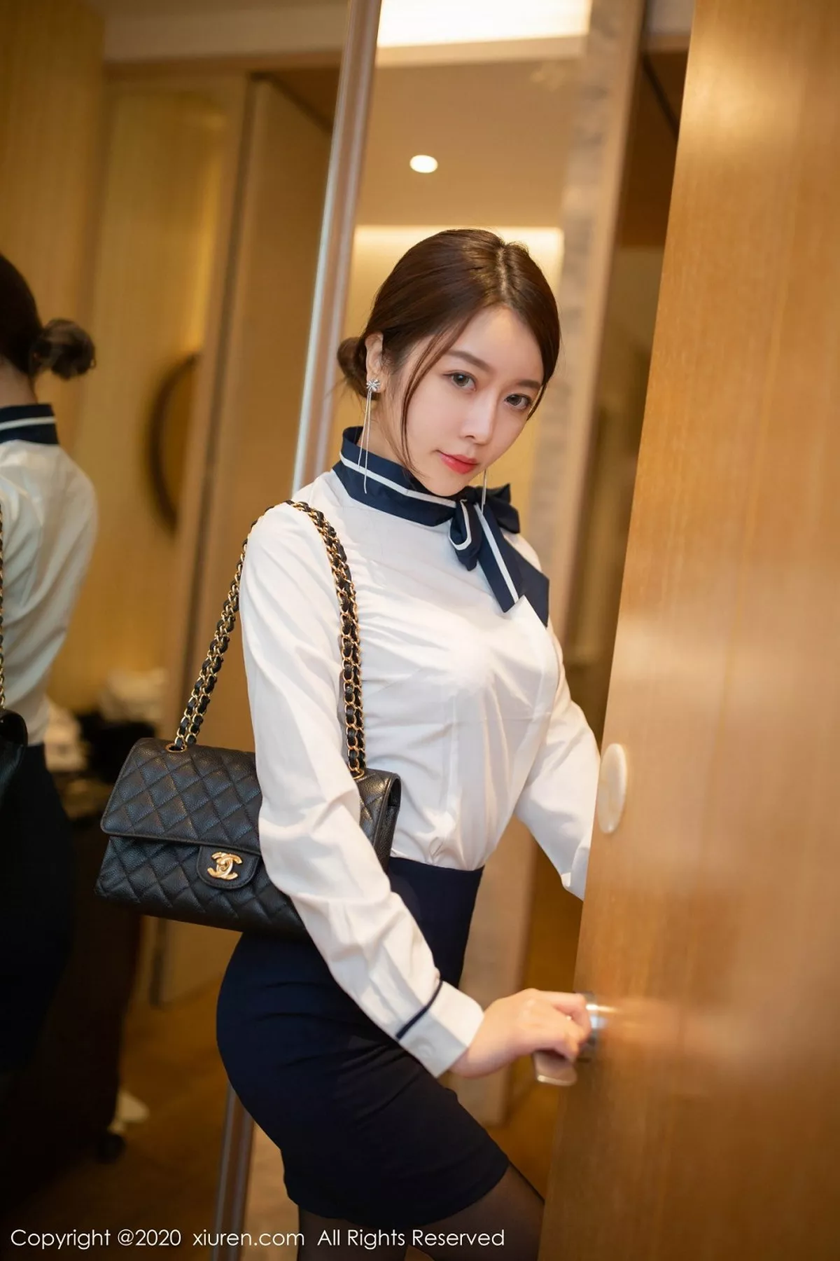 秀人集.com_[XiuRen秀人网]No.2267_嫩模夏诗雯Sally秘书OL主题半脱露开档肉丝裤袜惹火诱惑写真72P