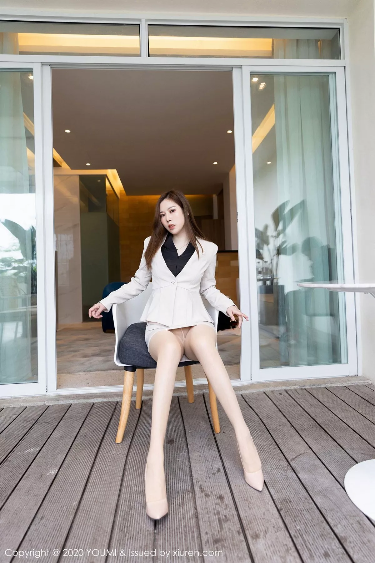 秀人集.com_[YouMi尤蜜荟]Vol.473_嫩模白茹雪Abby职场白西装黑衬衫半脱露肉丝裤袜诱惑写真52P
