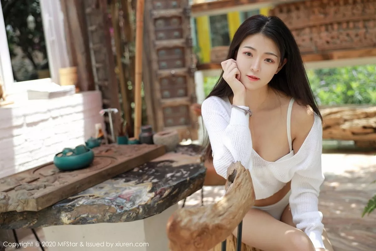 秀人集.com_[MFStar模范学院]Vol.334_嫩模Laura苏雨彤大理旅拍花丛中白色缕空服饰诱惑写真55P