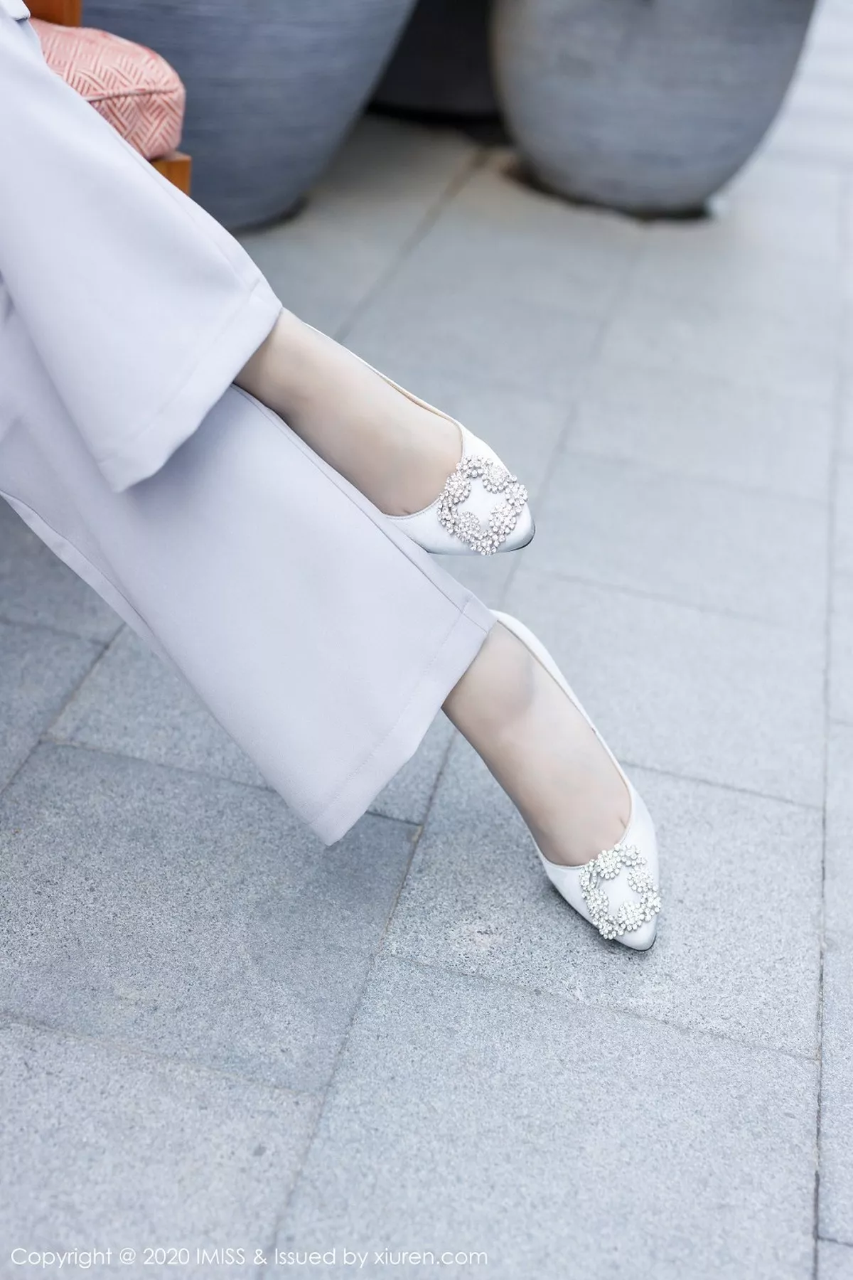 秀人集.com_[IMISS爱蜜社]Vol.483_女神@Angela小热巴飒爽干练西装半脱露性感内衣诱惑写真58P