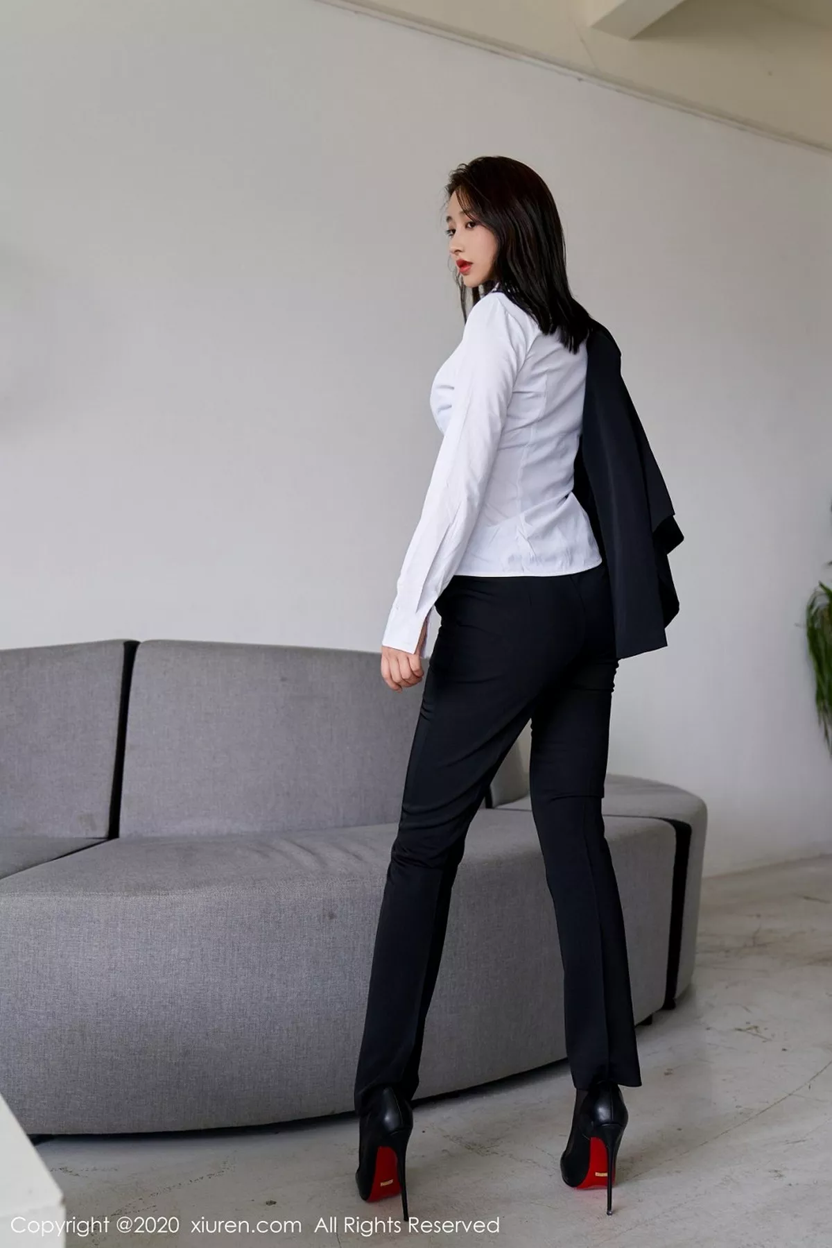 秀人集.com_[XiuRen秀人网]No.2392_嫩模林子欣Freya心愿旅拍白领制服脱白衬衣露蕾丝内衣性感写真53P