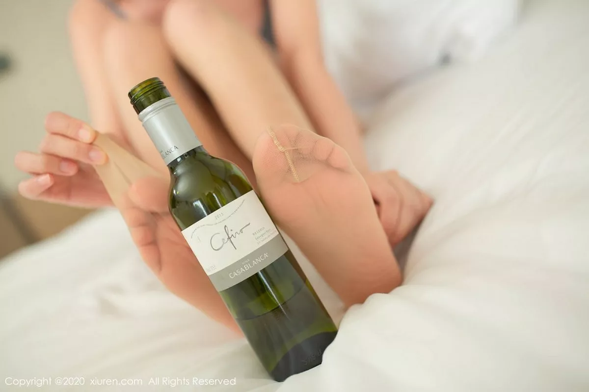 秀人集.com_[XiuRen秀人网]No.2393_嫩模陆萱萱乌镇+太湖旅拍剧情酒后女孩主题无内肉丝裤袜诱惑写真73P