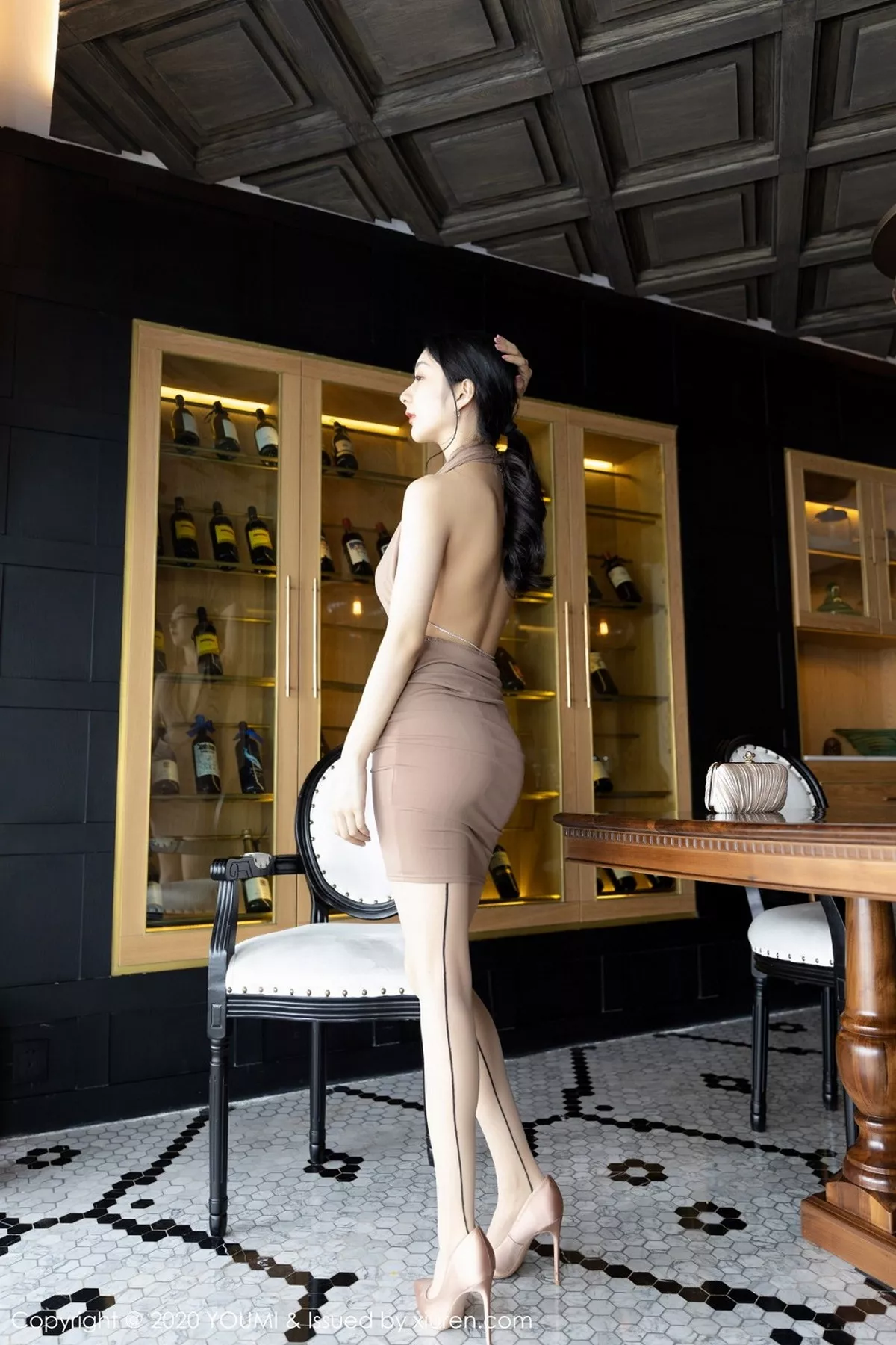 秀人集.com_[YouMi尤蜜荟]Vol.499_女神Angela小热巴大理旅拍性感礼裙配开档肉丝裤袜诱惑写真58P