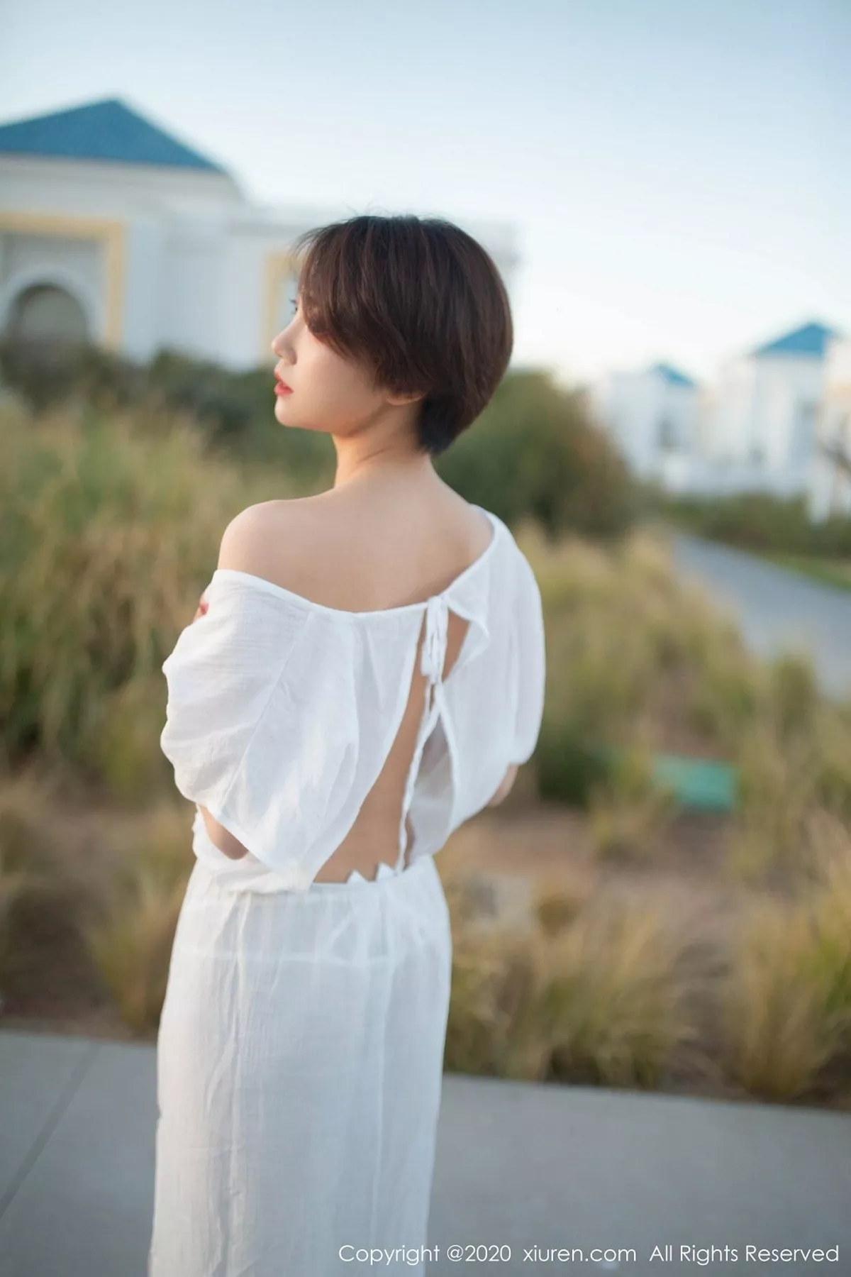 秀人集.com_[XiuRen秀人网]No.2405_嫩模冯木木LRIS户外白色睡衣+私房白色蕾丝内衣惹火诱惑写真82P