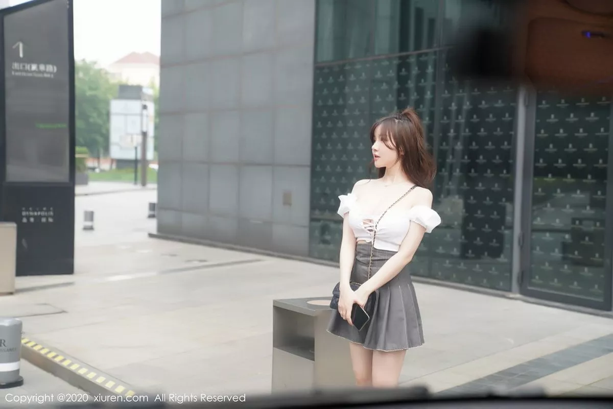 秀人集.com_[XiuRen秀人网]No.2408_女神糯美子Mini商务车车拍主题性感短裙秀火辣身材诱惑写真71P