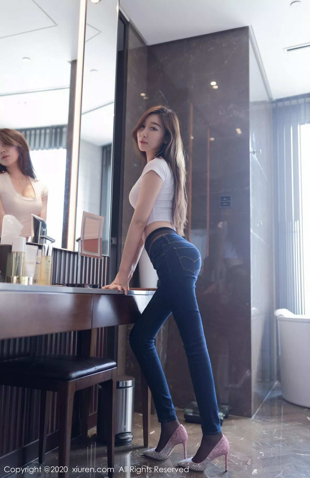 秀人集.com_[XiuRen秀人网]No.2406_嫩模Victoria志玲脱牛仔裤露黑丝裤袜性感黑色内衣诱惑写真60P