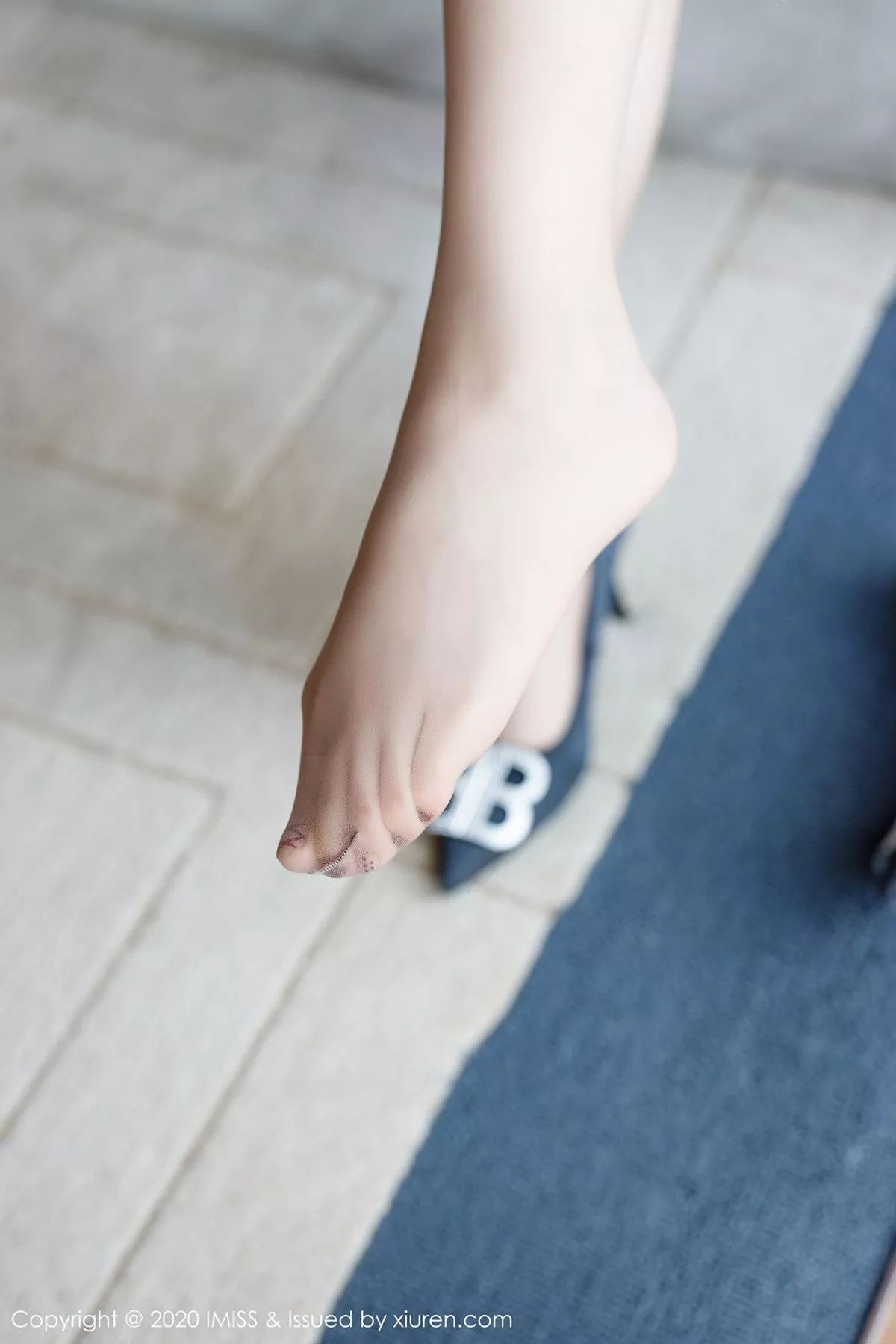 秀人集.com_[IMISS爱蜜社]Vol.489_嫩模Angela小热巴脱牛仔裤露高叉连体衣肉丝裤袜诱惑写真108P