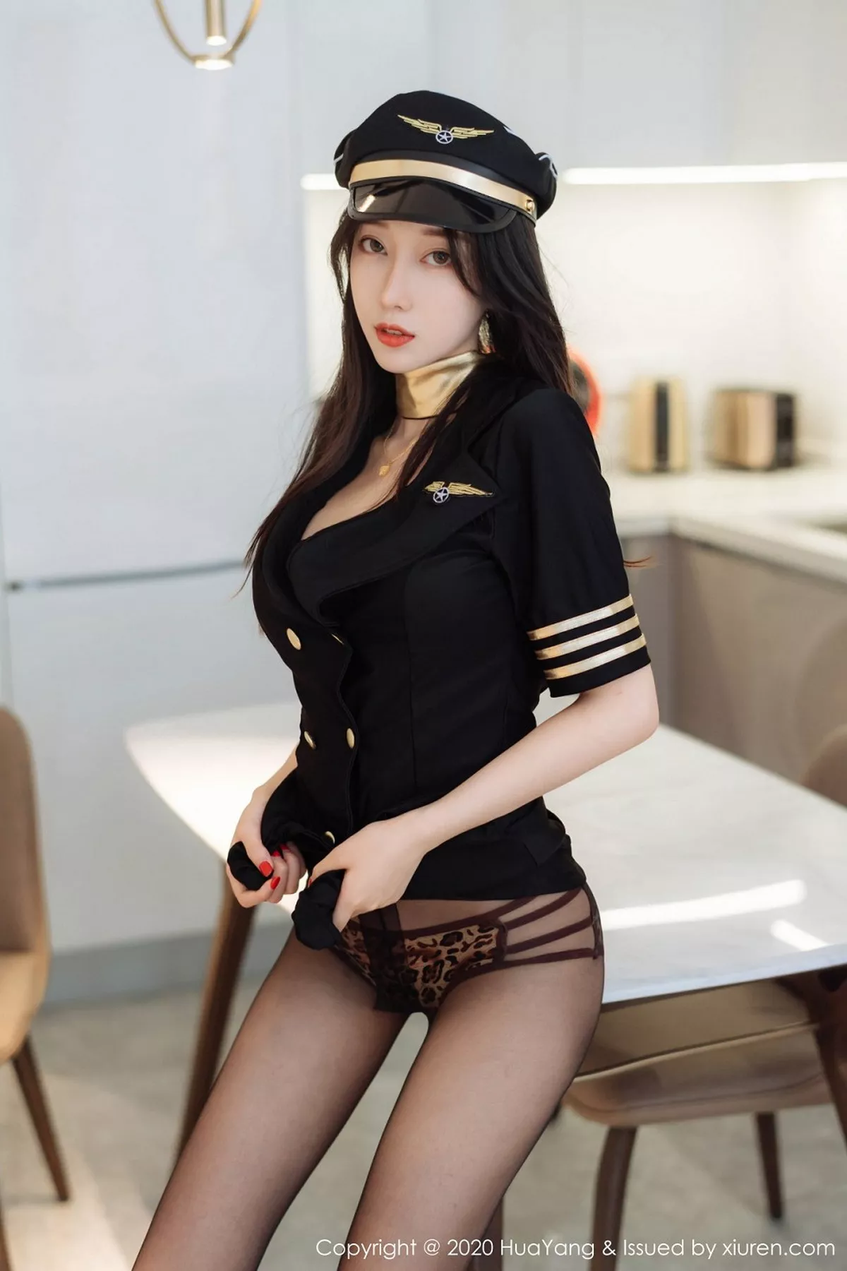 秀人集.com_[HuaYang花漾]Vol.269_嫩模玥儿玥er机长制服主题黑丝裤袜秀豹纹内裤极致诱惑写真73P