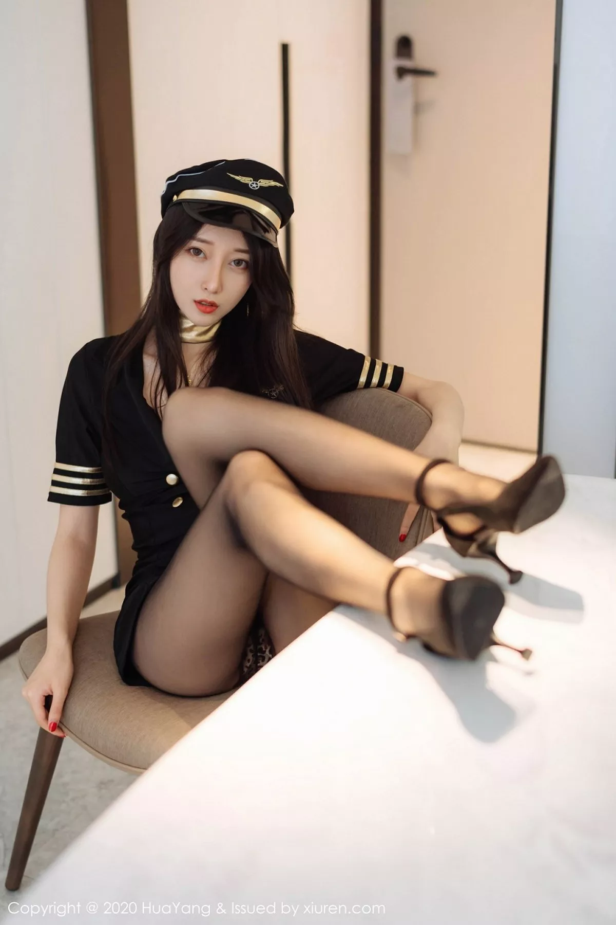 秀人集.com_[HuaYang花漾]Vol.269_嫩模玥儿玥er机长制服主题黑丝裤袜秀豹纹内裤极致诱惑写真73P