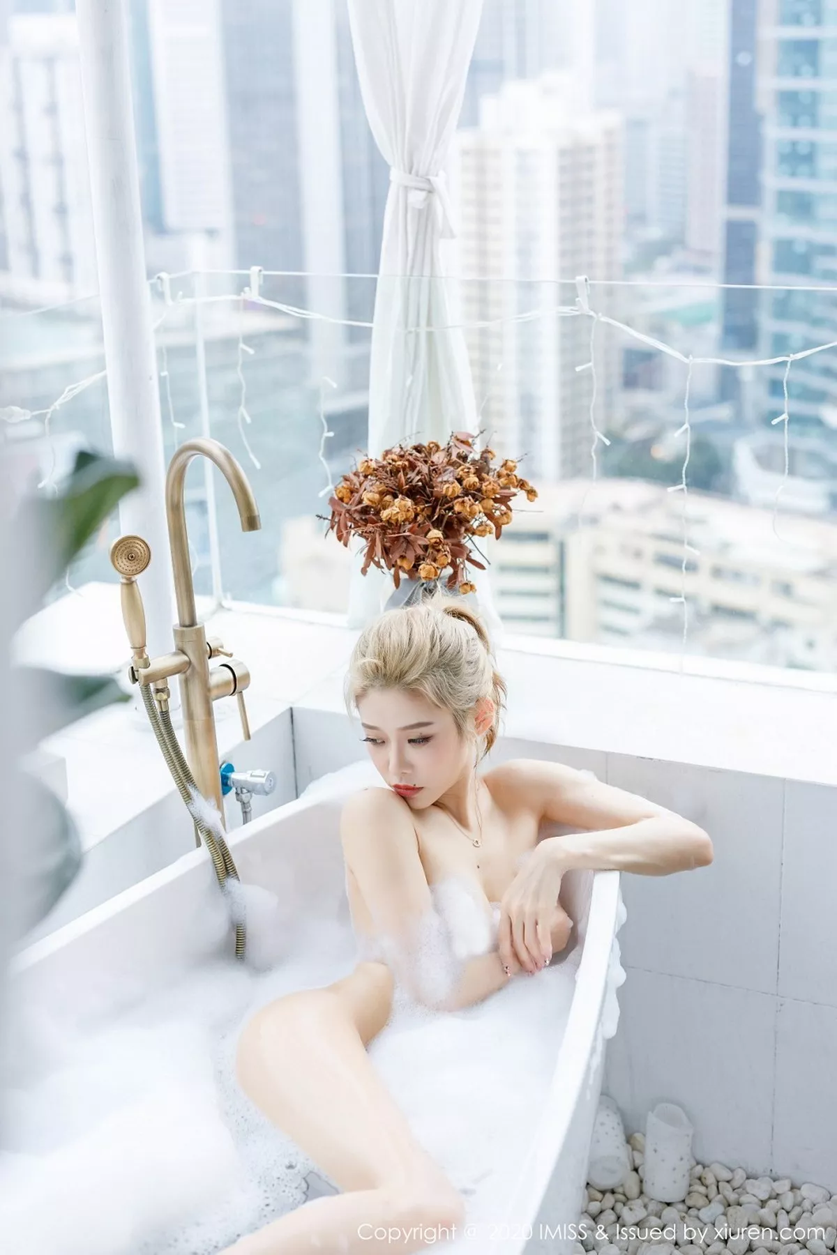 秀人集.com_[IMISS爱蜜社]Vol.490_女神luvian本能浴室大尺度泡泡浴秀火辣身材诱惑写真46P