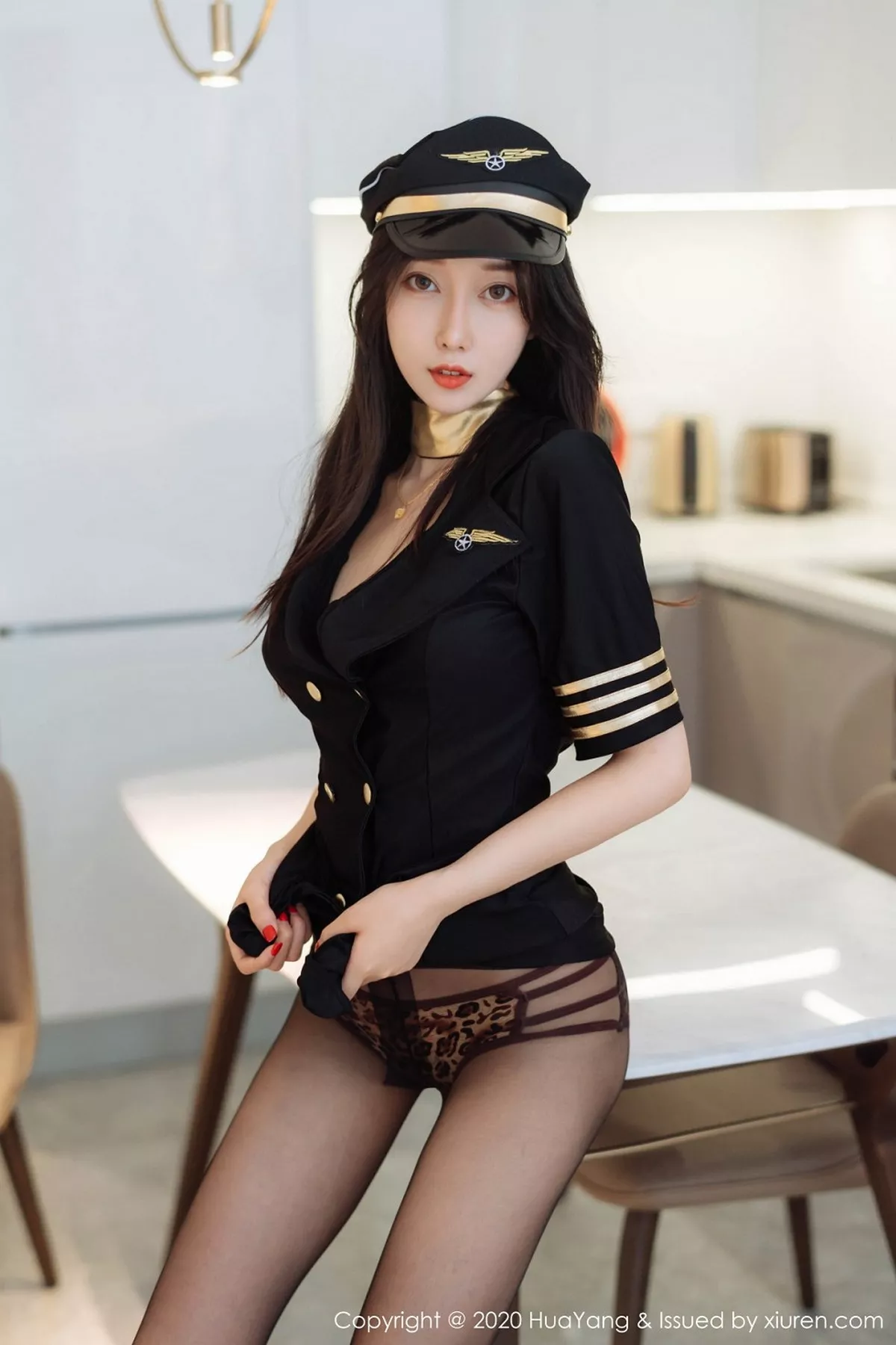 秀人集.com_[HuaYang花漾]Vol.269_嫩模玥儿玥er机长制服主题黑丝裤袜秀豹纹内裤极致诱惑写真73P