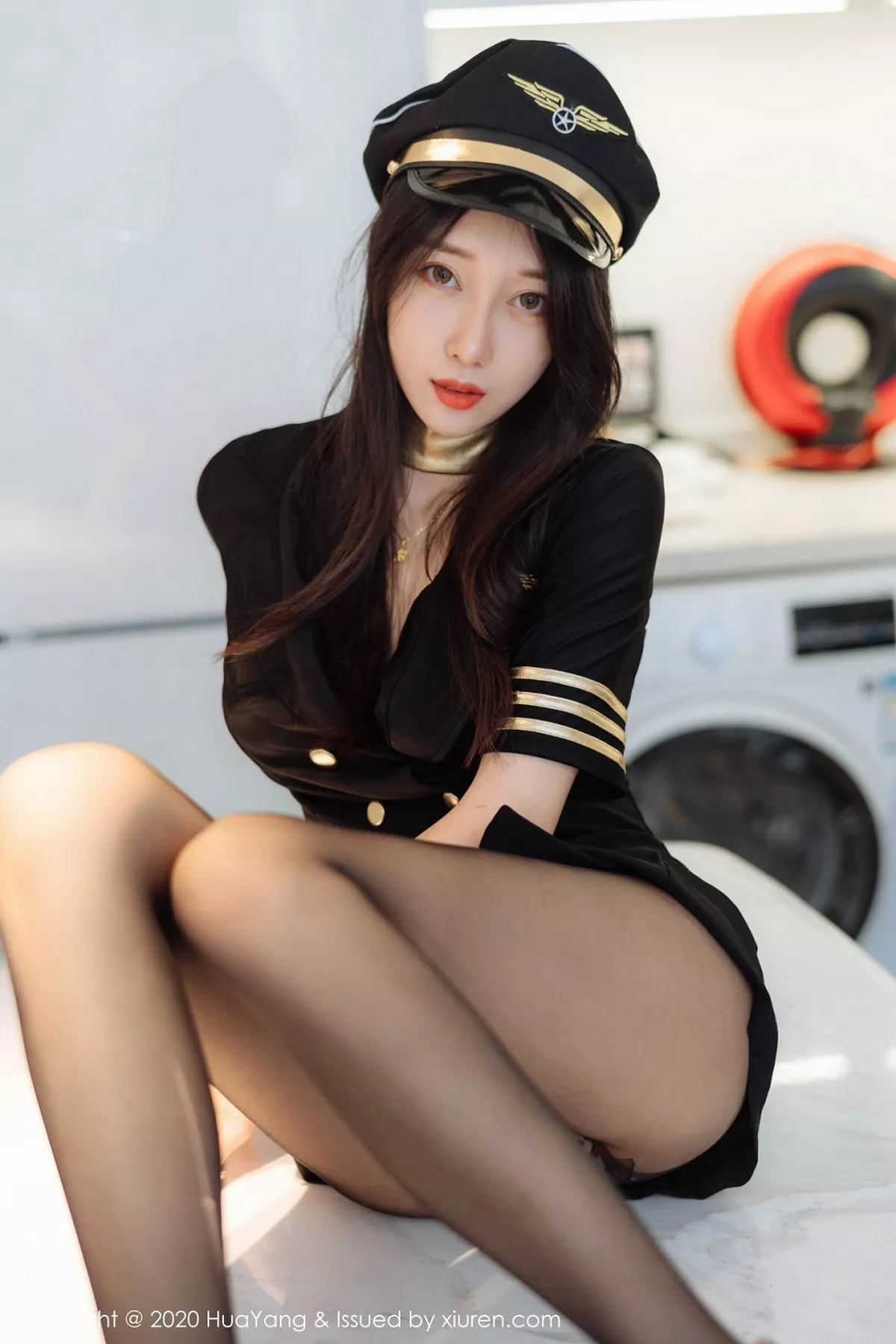 秀人集.com_[HuaYang花漾]Vol.269_嫩模玥儿玥er机长制服主题黑丝裤袜秀豹纹内裤极致诱惑写真73P