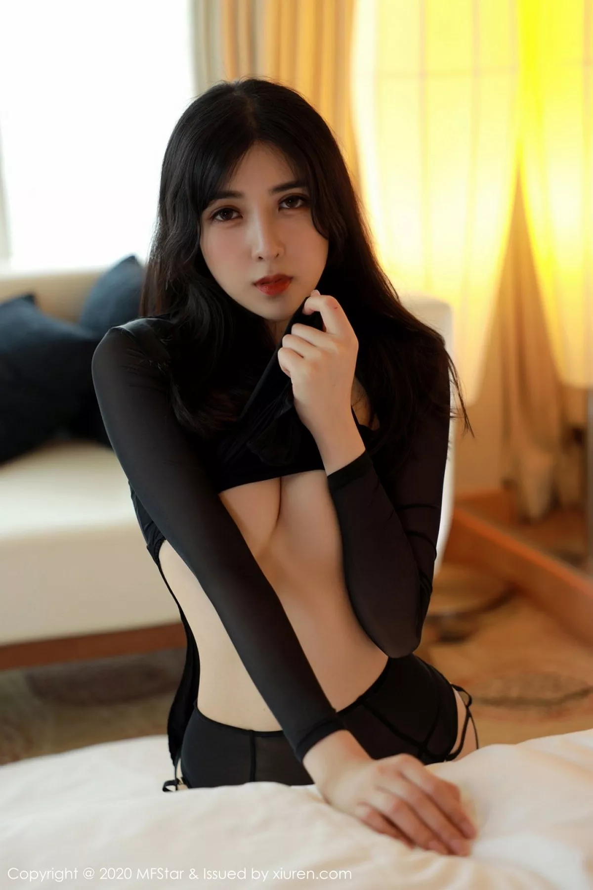 秀人集.com_[MFStar模范学院]Vol.352_嫩模韩静安私房黑色系情趣内衣秀白嫩肌肤诱惑写真48P