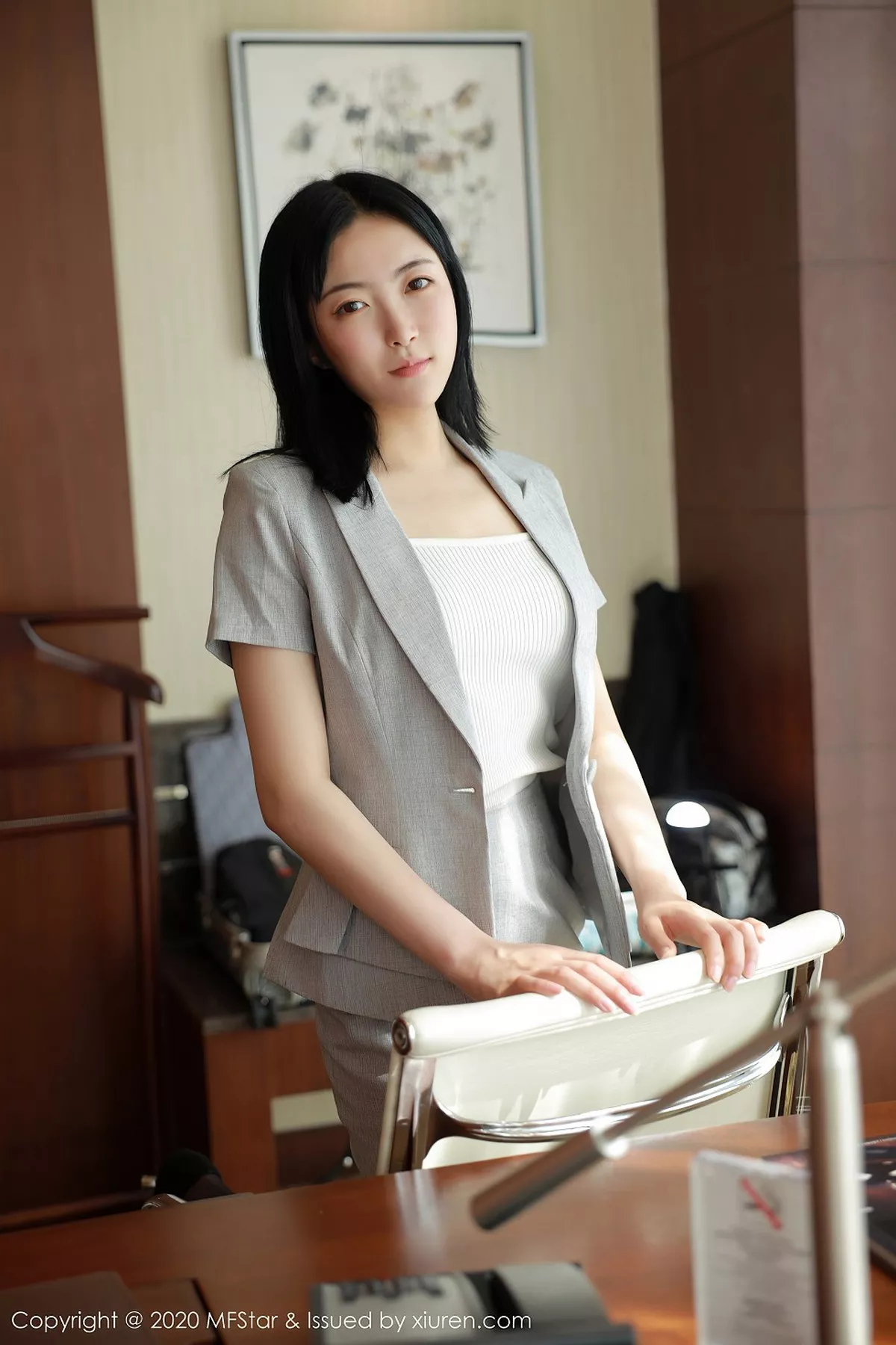 秀人集.com_[MFStar模范学院]Vol.366_嫩模林小艺职场职业OL主题性感黑丝裤袜秀美腿诱惑写真55P