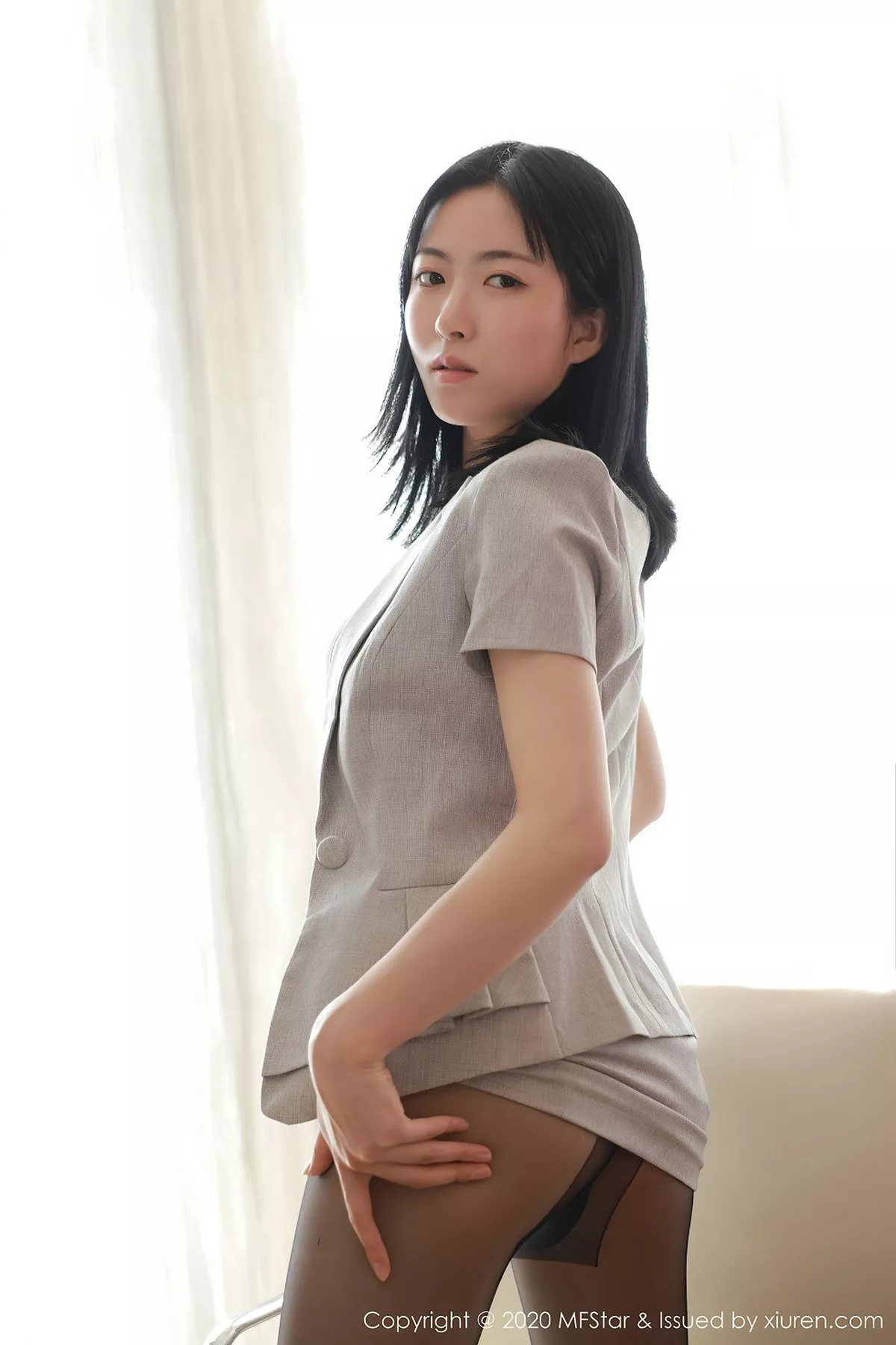 秀人集.com_[MFStar模范学院]Vol.366_嫩模林小艺职场职业OL主题性感黑丝裤袜秀美腿诱惑写真55P