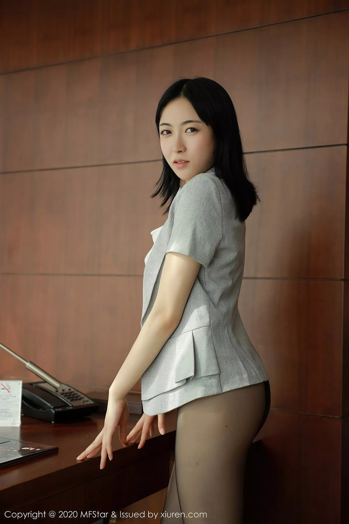 秀人集.com_[MFStar模范学院]Vol.366_嫩模林小艺职场职业OL主题性感黑丝裤袜秀美腿诱惑写真55P