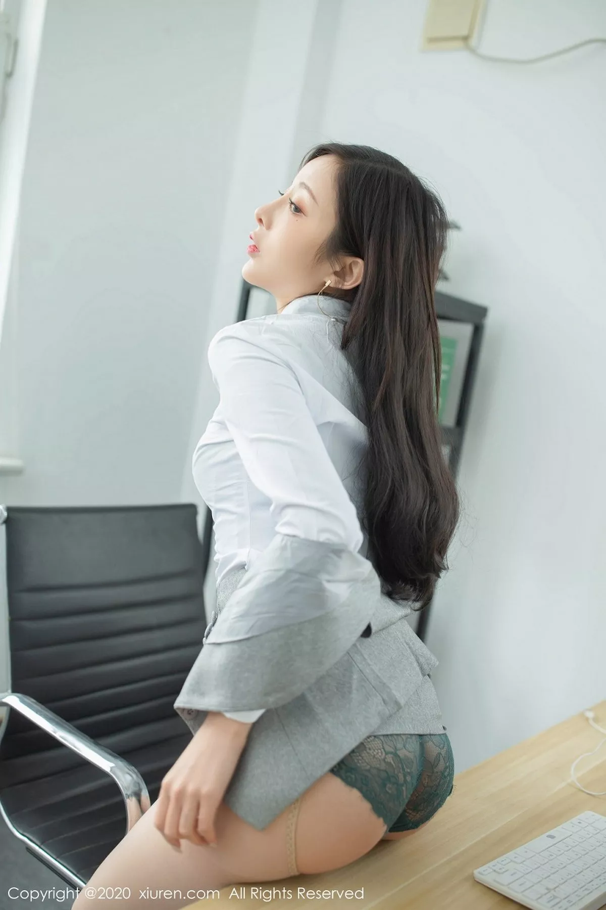 秀人集.com_[XiuRen秀人网]No.2435_嫩模陈小喵职场竞标主题白衬衣配开档肉丝裤袜撩人诱惑写真76P