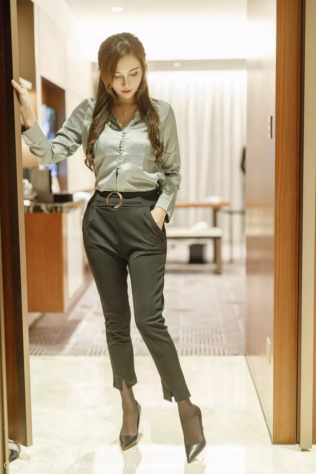 秀人集.com_[IMISS爱蜜社]Vol.492_气质女神Lavinia肉私房脱典雅服饰露性感内衣完美身材诱惑写真57P