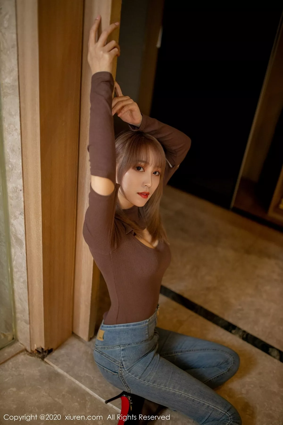 秀人集.com_[XiuRen秀人网]No.2443_丽质模特周慕汐fairy私房脱紧身牛仔裤露无内黑丝裤袜诱惑写真56P