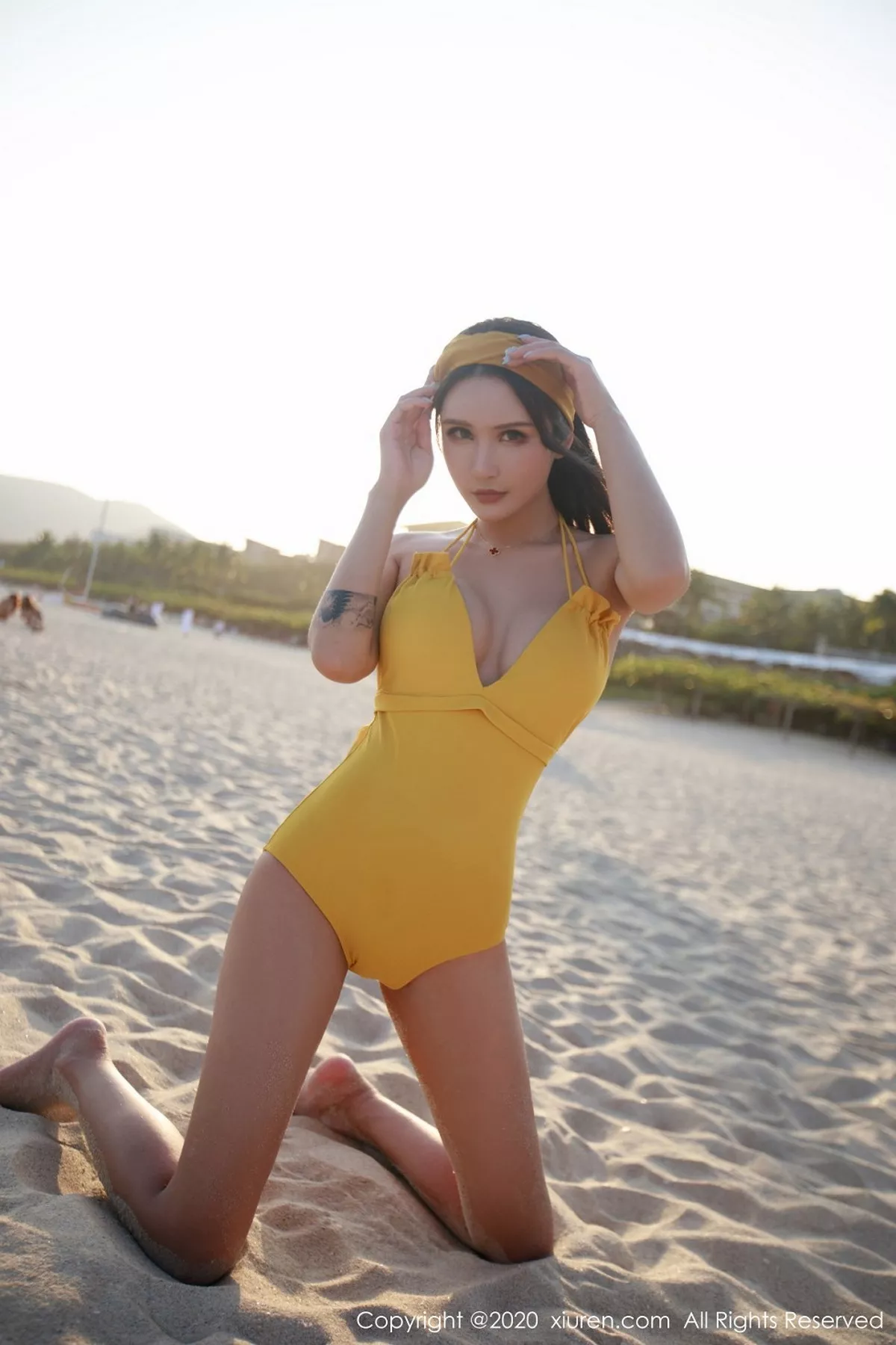 秀人集.com_[XiuRen秀人网]No.2447_嫩模Emily顾奈奈心愿旅拍户外JK制服+海边性感比基尼完美诱惑写真100P