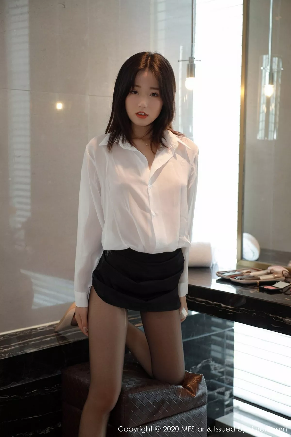 秀人集.com_[MFStar模范学院]Vol.370_嫩模仓井优香经典白衬衫配无内黑丝裤袜撩人诱惑写真50P