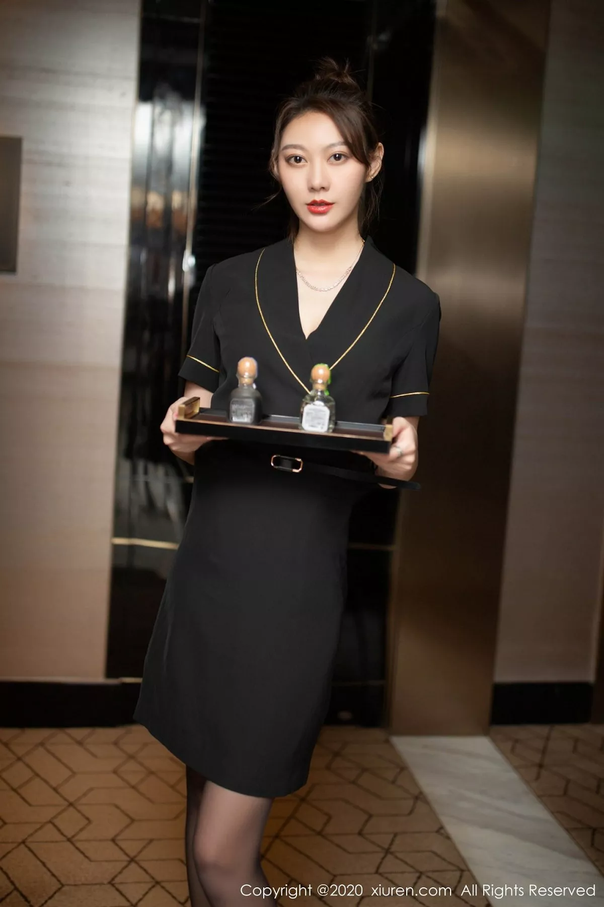 秀人集.com_[XiuRen秀人网]No.2464_女神艺轩黑色职场制服主题半脱露蕾丝内衣开档黑丝裤袜诱惑写真79P