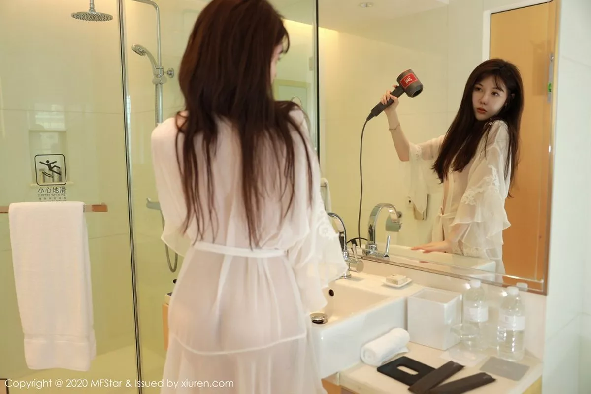 秀人集.com_[MFStar模范学院]Vol.373_嫩模薛琪琪sandy居家女友视觉主题浴室薄纱透视诱惑写真52P