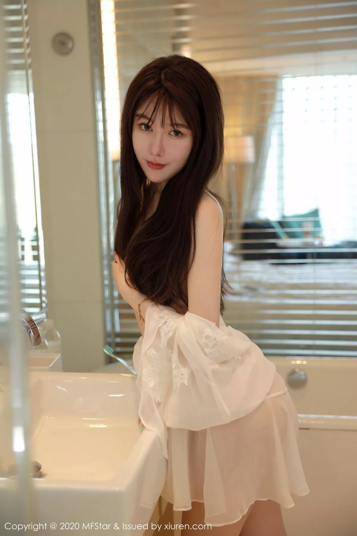 秀人集.com_[MFStar模范学院]Vol.373_嫩模薛琪琪sandy居家女友视觉主题浴室薄纱透视诱惑写真52P