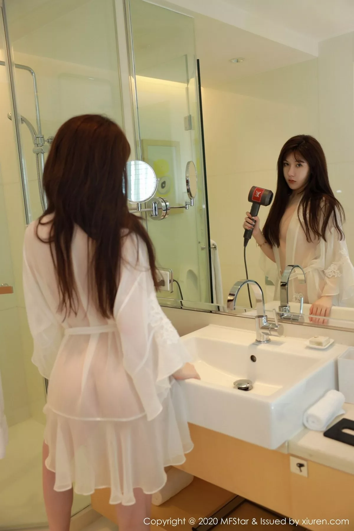 秀人集.com_[MFStar模范学院]Vol.373_嫩模薛琪琪sandy居家女友视觉主题浴室薄纱透视诱惑写真52P