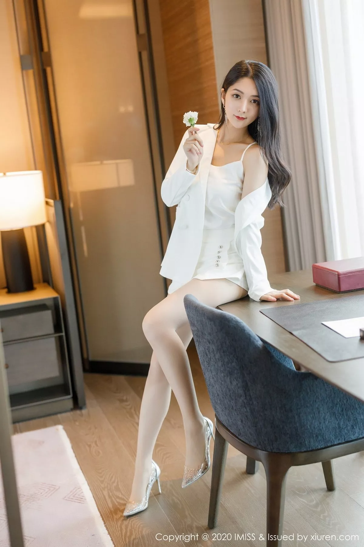 秀人集.com_[IMISS爱蜜社]Vol.484_女神Angela小热巴私房性感白色睡裙配肉丝裤袜撩人诱惑写真73P