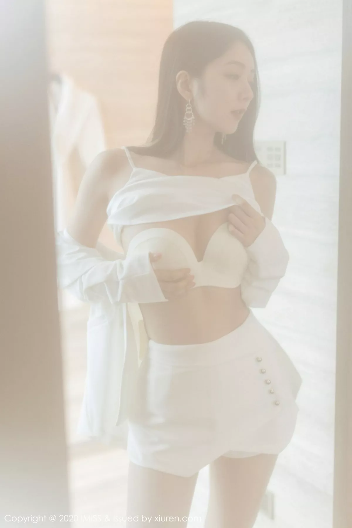 秀人集.com_[IMISS爱蜜社]Vol.484_女神Angela小热巴私房性感白色睡裙配肉丝裤袜撩人诱惑写真73P