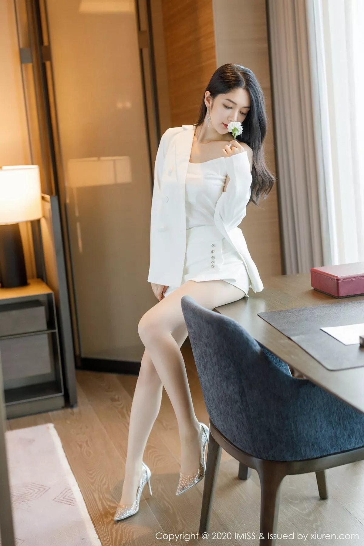 秀人集.com_[IMISS爱蜜社]Vol.484_女神Angela小热巴私房性感白色睡裙配肉丝裤袜撩人诱惑写真73P