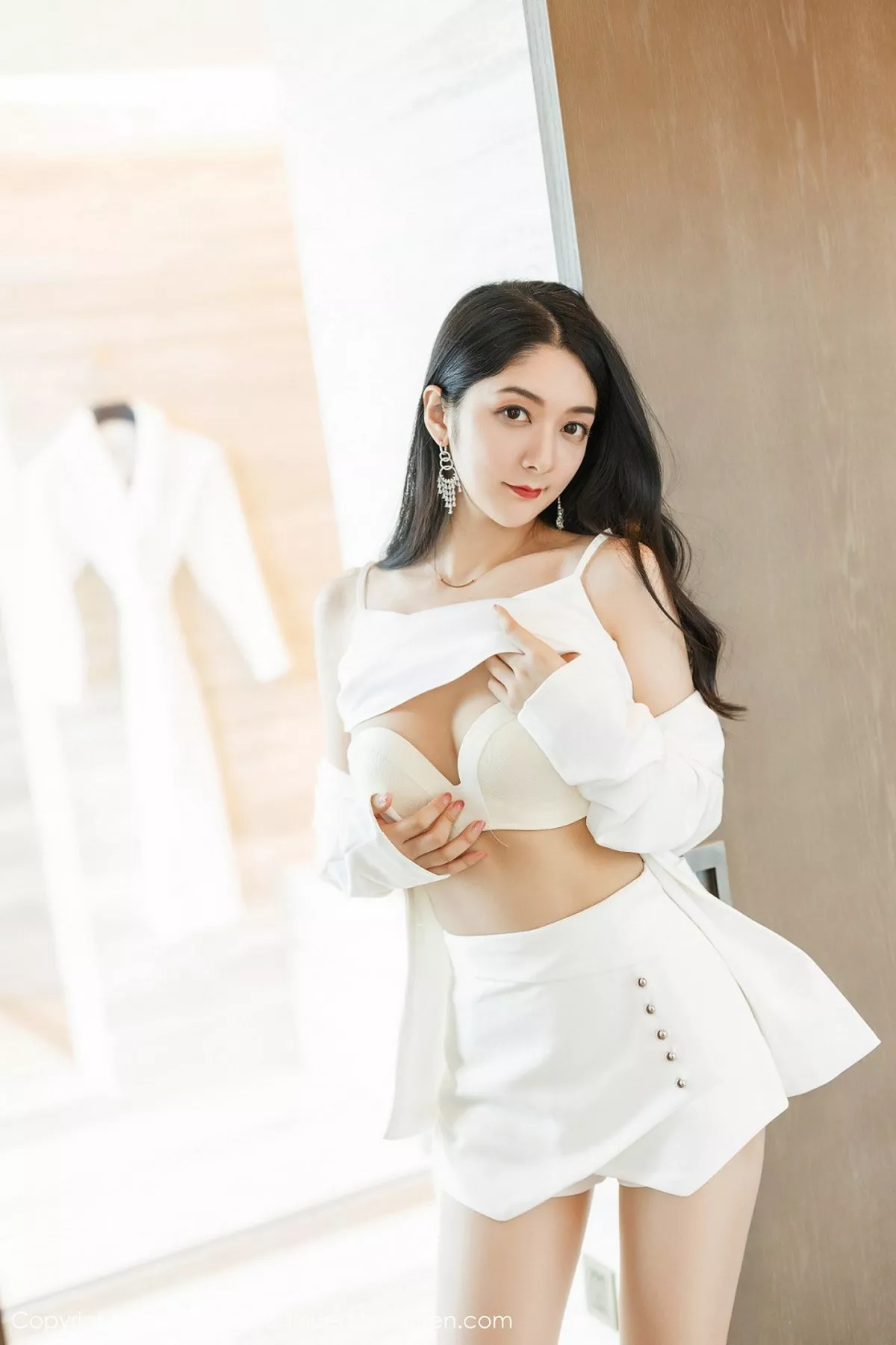 秀人集.com_[IMISS爱蜜社]Vol.484_女神Angela小热巴私房性感白色睡裙配肉丝裤袜撩人诱惑写真73P