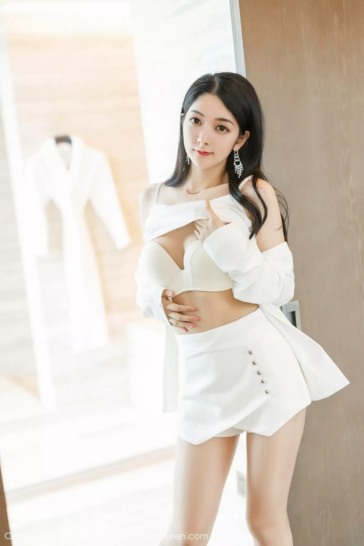 秀人集.com_[IMISS爱蜜社]Vol.484_女神Angela小热巴私房性感白色睡裙配肉丝裤袜撩人诱惑写真73P