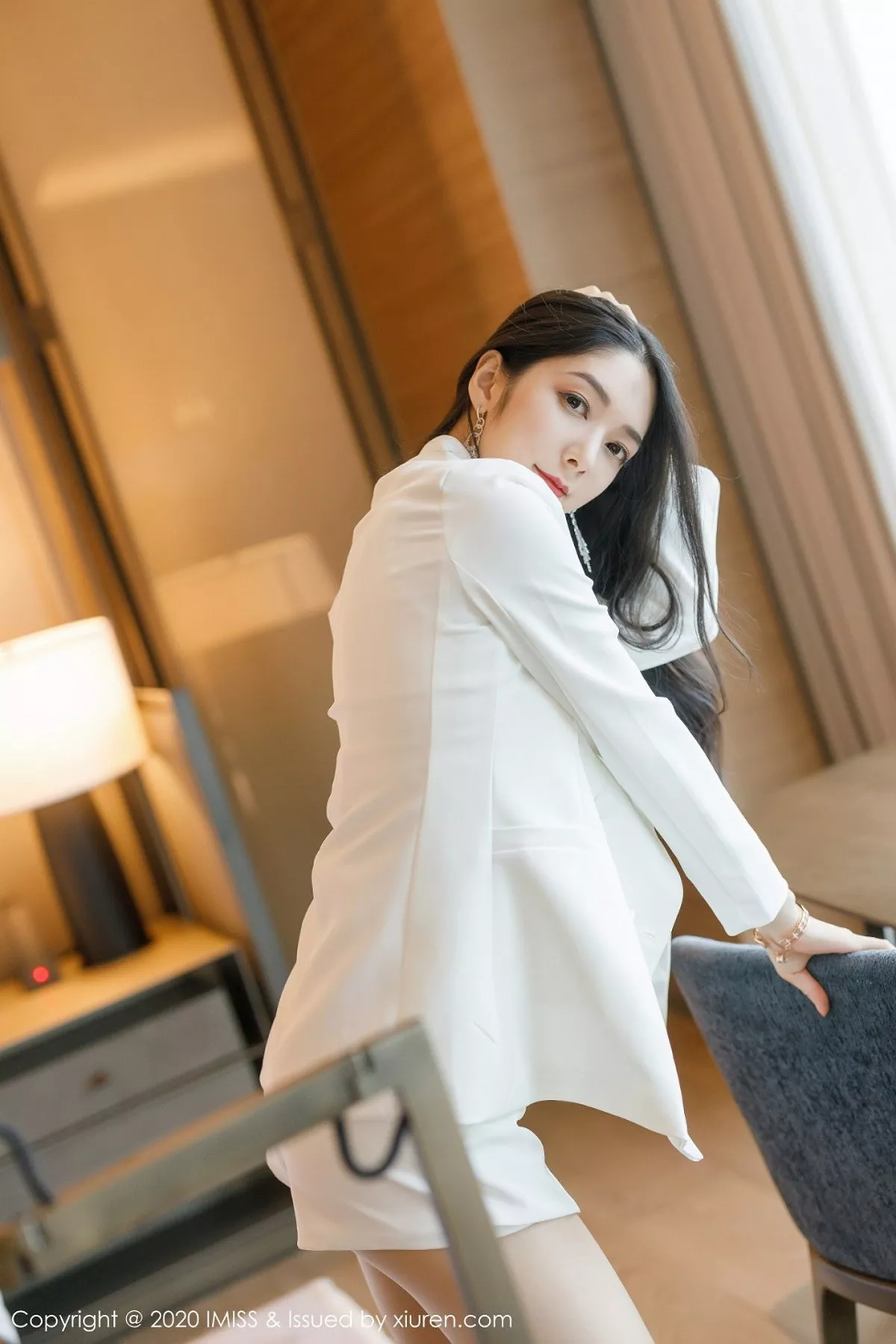 秀人集.com_[IMISS爱蜜社]Vol.484_女神Angela小热巴私房性感白色睡裙配肉丝裤袜撩人诱惑写真73P