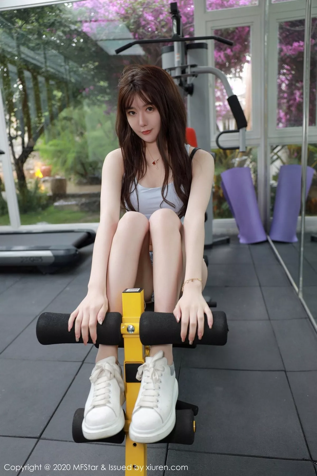 秀人集.com_[MFStar模范学院]Vol.354_嫩模薛琪琪sandy大理旅拍健身房齐逼牛仔裤撩人诱惑写真47P