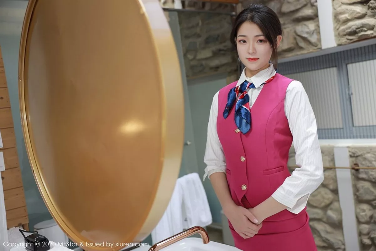 秀人集.com_[MFStar模范学院]Vol.356_嫩模Laura苏雨彤大理旅拍性感空乘制服半脱撩人诱惑写真60P