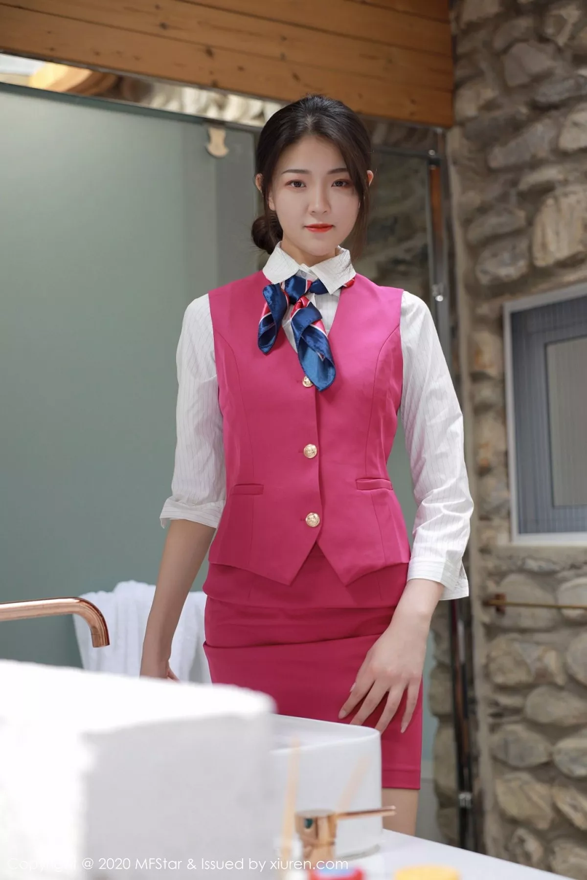 秀人集.com_[MFStar模范学院]Vol.356_嫩模Laura苏雨彤大理旅拍性感空乘制服半脱撩人诱惑写真60P