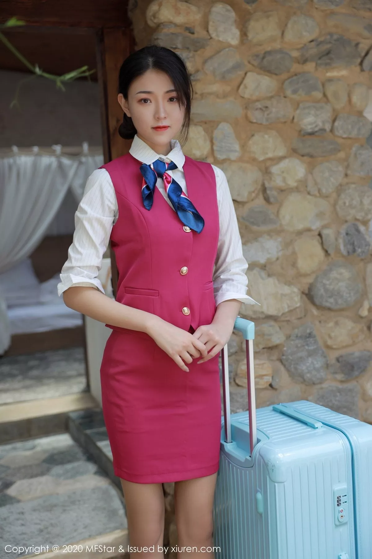 秀人集.com_[MFStar模范学院]Vol.356_嫩模Laura苏雨彤大理旅拍性感空乘制服半脱撩人诱惑写真60P