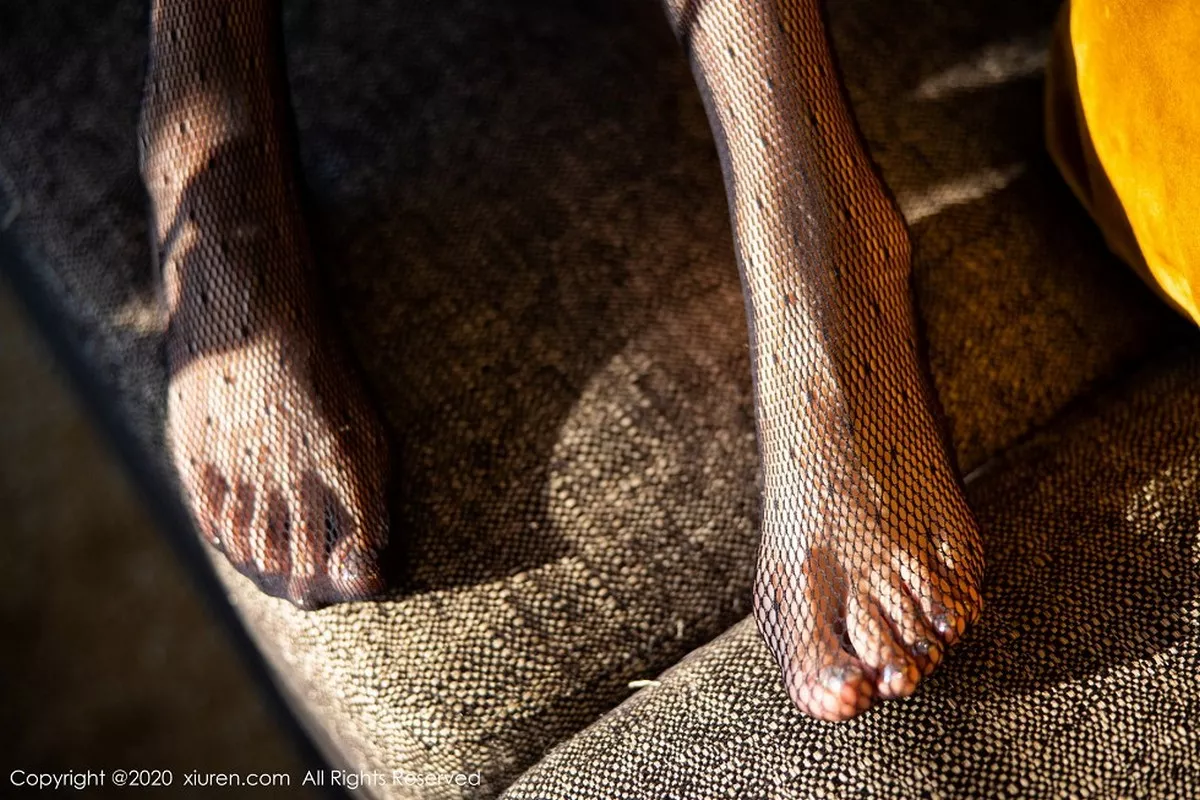 秀人集.com_[XiuRen秀人网]No.2378_嫩模梦心月澳门心愿旅拍白衬衣配黑皮裙半脱秀高挑身材诱惑写真100P