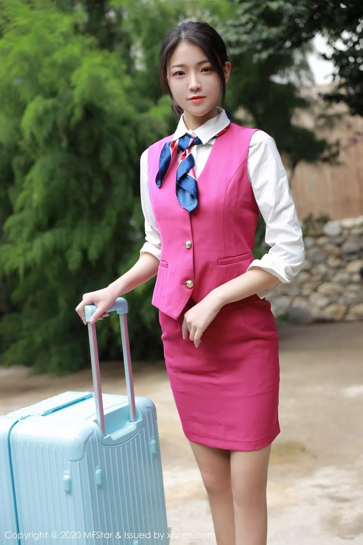 秀人集.com_[MFStar模范学院]Vol.356_嫩模Laura苏雨彤大理旅拍性感空乘制服半脱撩人诱惑写真60P