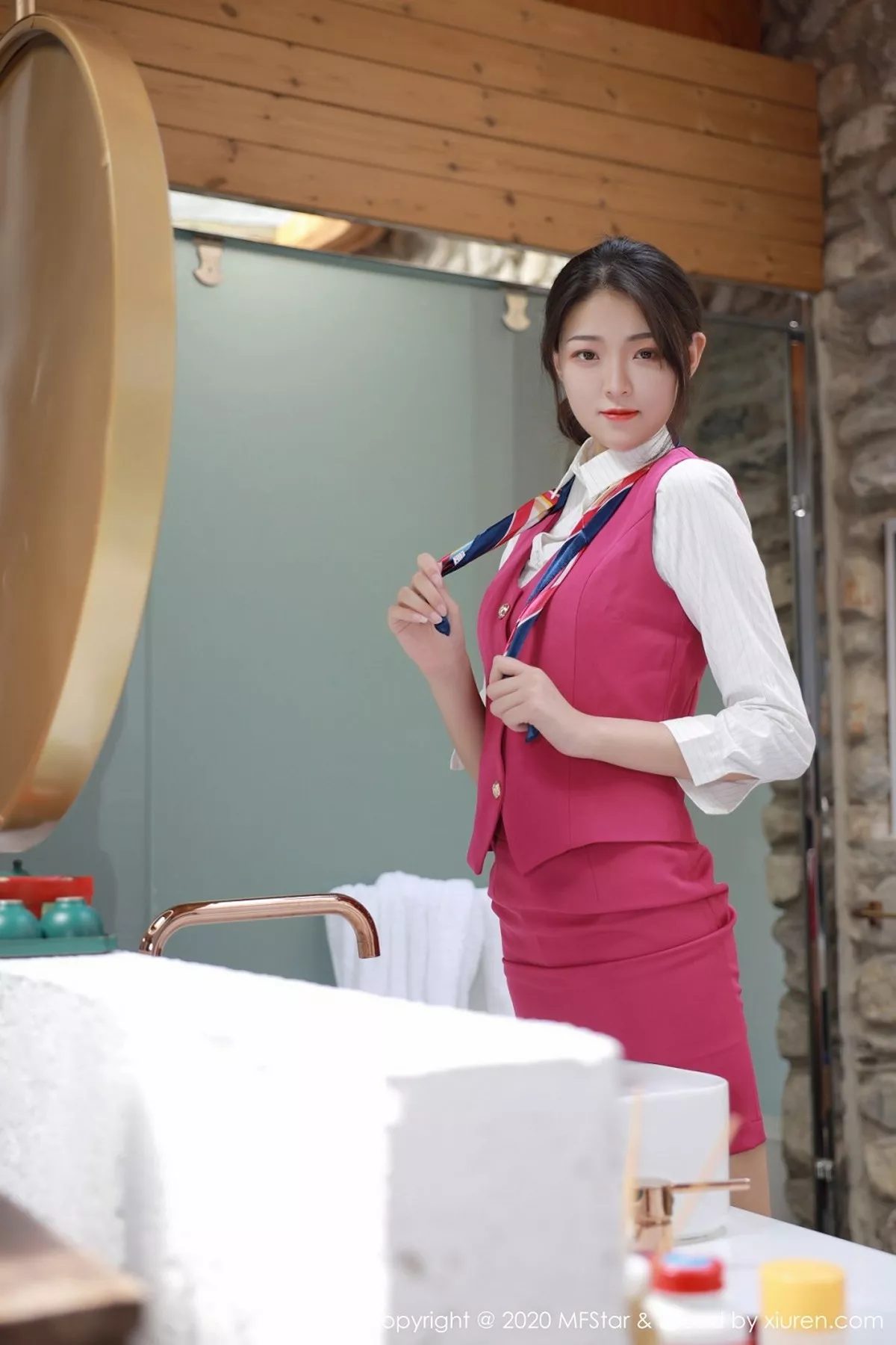 秀人集.com_[MFStar模范学院]Vol.356_嫩模Laura苏雨彤大理旅拍性感空乘制服半脱撩人诱惑写真60P