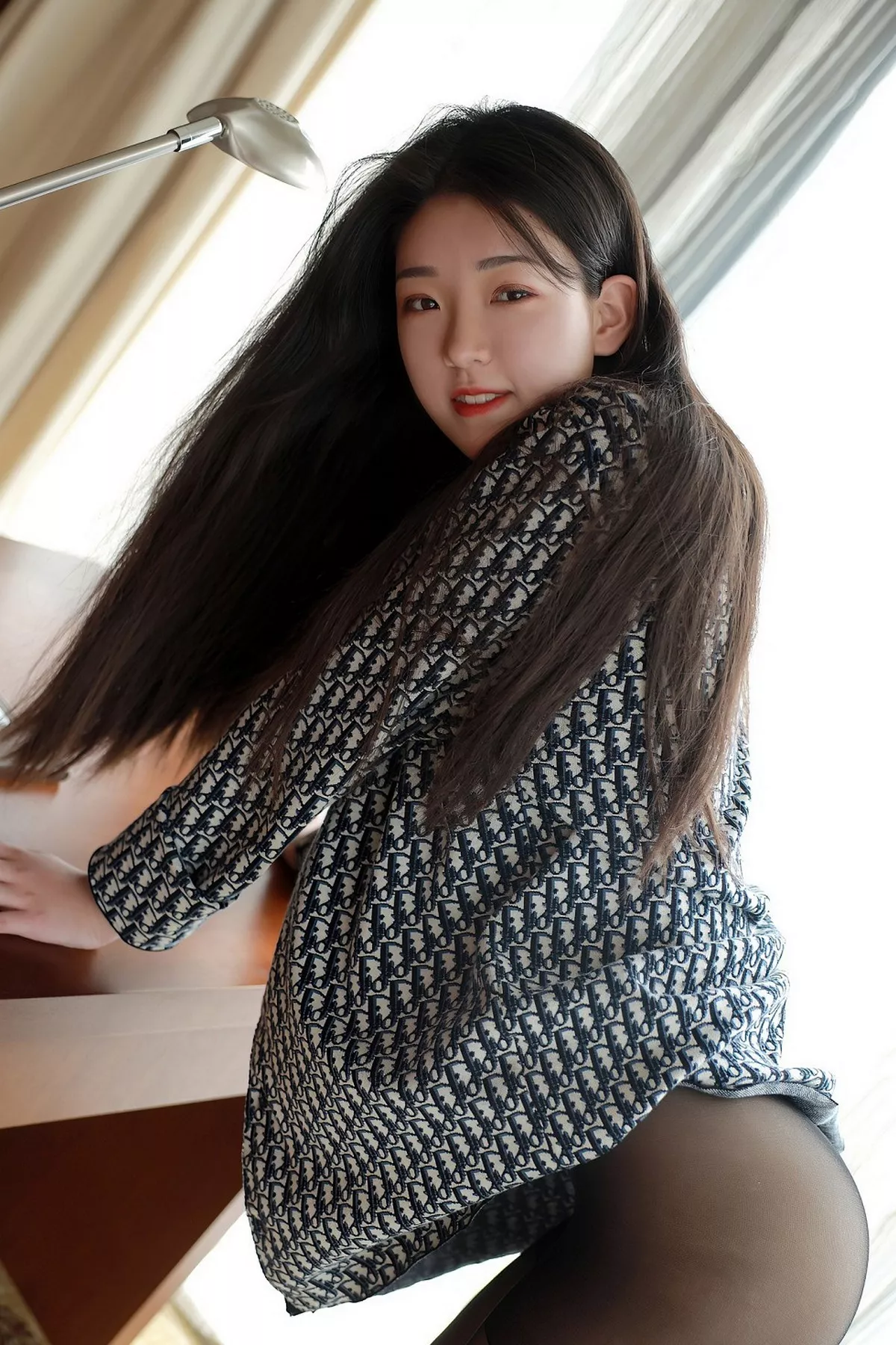 秀人集.com_[MFStar模范学院]Vol.374_嫩模Laura苏雨彤格子衬衫秀性感内衣无内黑丝裤袜诱惑写真52P